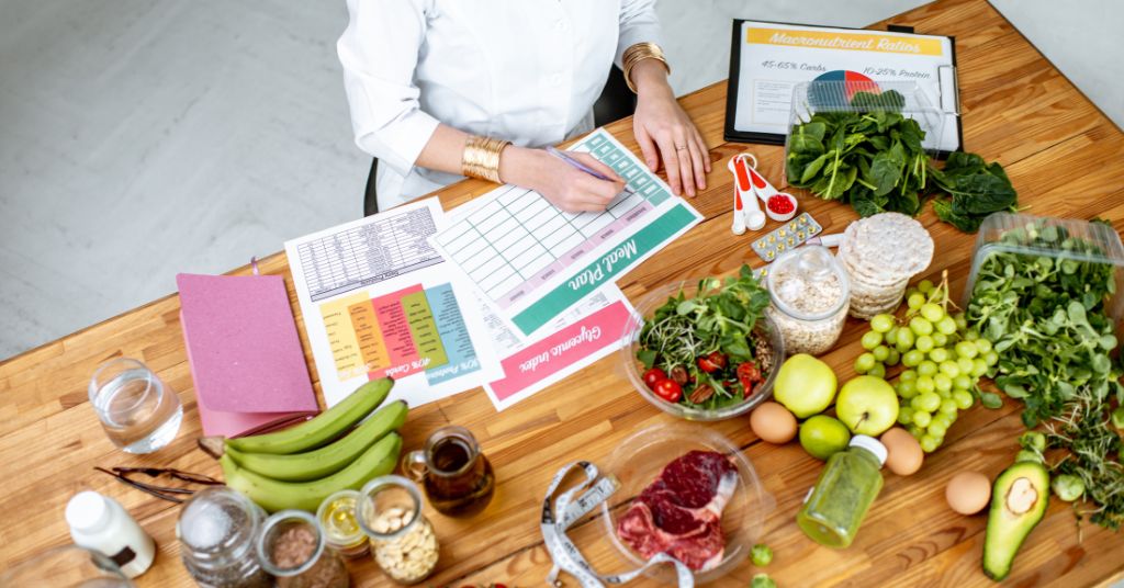 The Ultimate Guide to Weekly Meal Planning and Prep for Weight Management