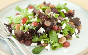 Salad with red grapes and feta