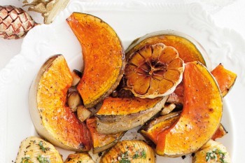 Sticky pumpkin wedges with roasted garlic
