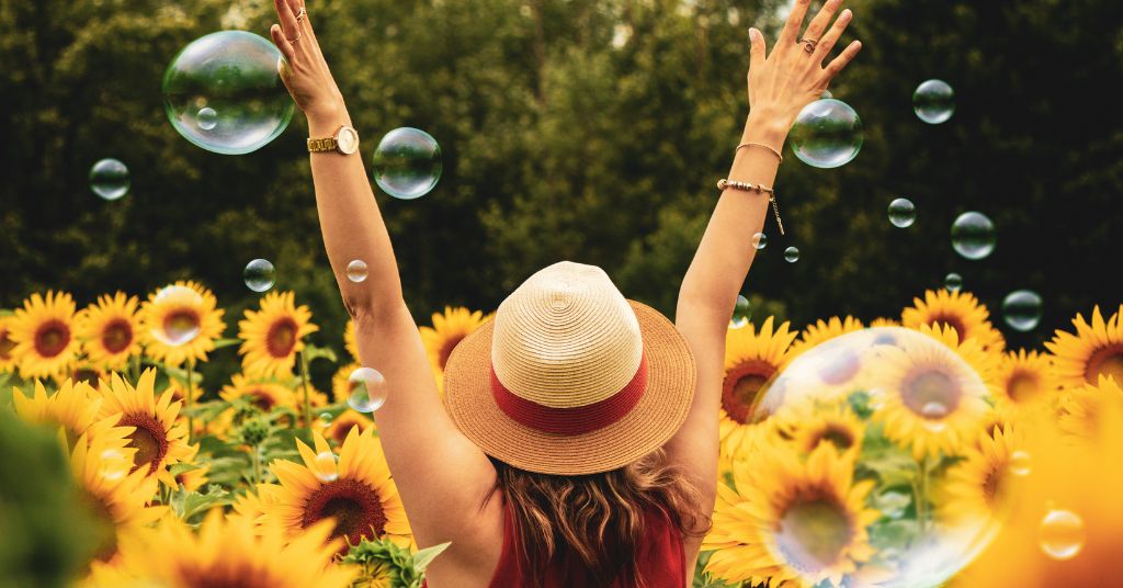 Beat the Summer Heat with Manna Hot Flush Gel: The Perfect Gift